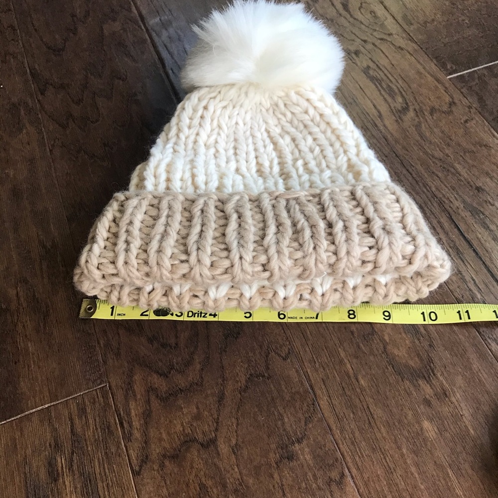 LAST ONE!!! KYI KYI Canada Chunky Knit Cap - Picture 4 of 4